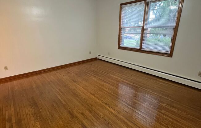 2 beds, 1.5 baths, 900 sqft, $1,440, Unit F-2