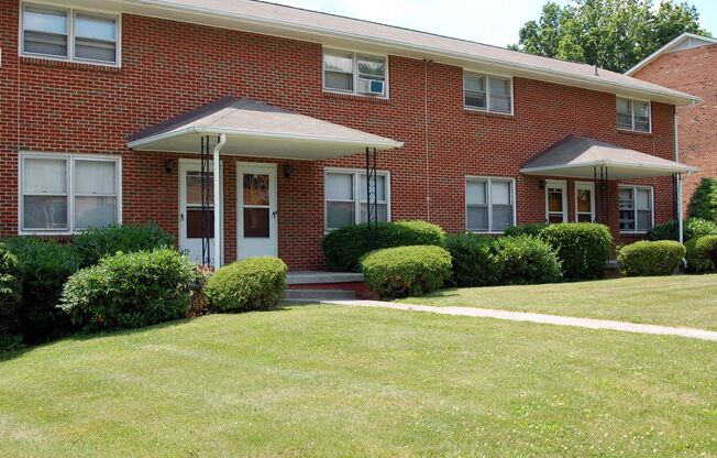 2 beds, 1 bath, 903 sqft, $1,240, Unit G-4