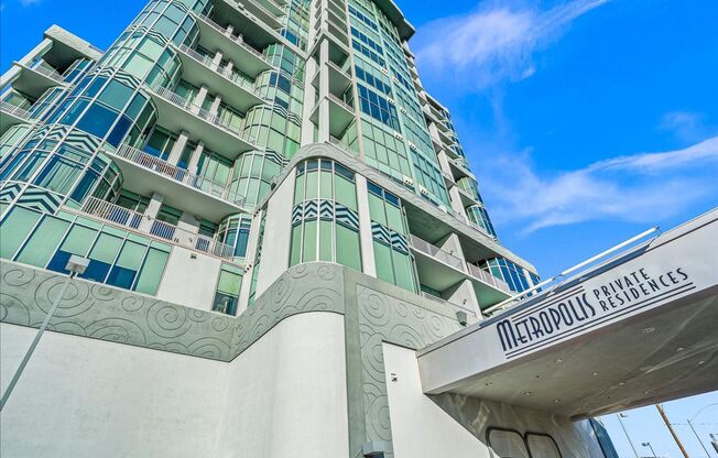 Fabulous Highrise Condo with Stripe Views!