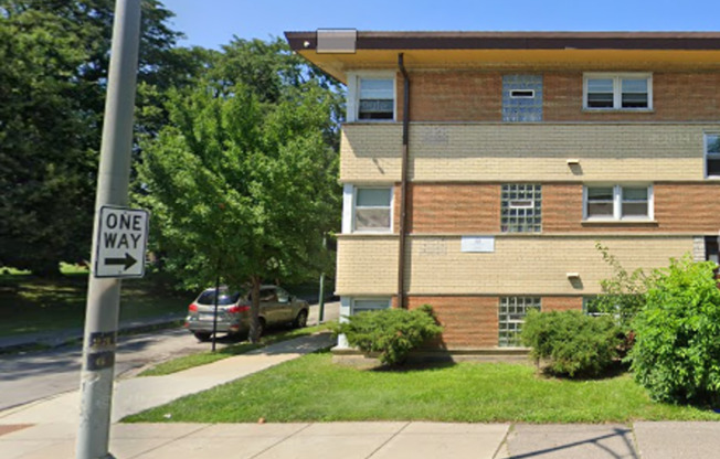 2320 W Garfield