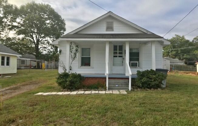Adorable 2 bedroom 1 bathroom House . Located in Kannapolis