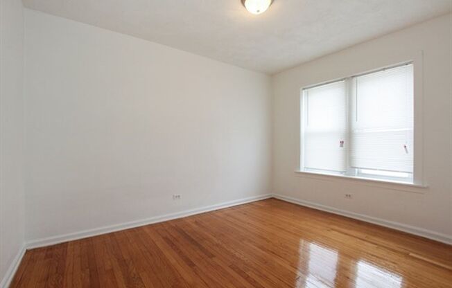 7601 S Coles