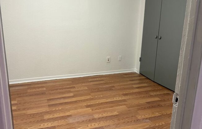 1 bed, 1 bath, 420 sqft, $850, Unit 107