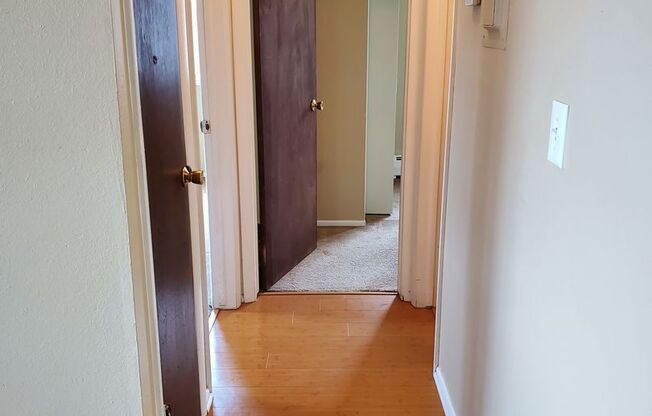 2 beds, 1 bath, $1,100, Unit Unit C2
