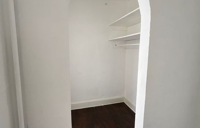 Studio, 1 bath, 650 sqft, $1,175, Unit 919 #13