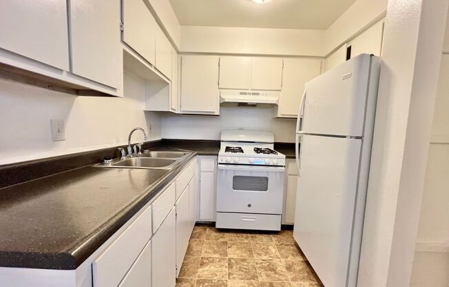 1 bed, 1 bath, 500 sqft, $715, Unit Unit 27