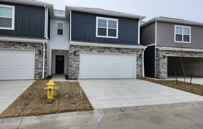 FIRST MONTH FREE!!!  3 Bedroom 2.5 Bath Townhome in Waukee