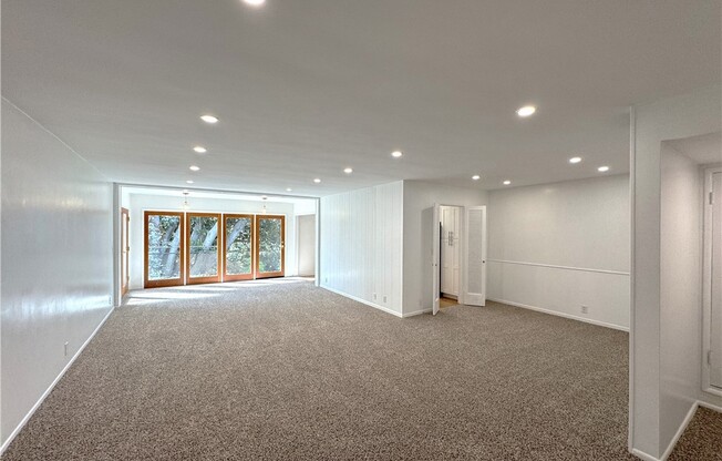 289 S. Barrington Ave. A314