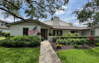 Audubon Park 2/2 Corner Unit Villa with Lakefront Amenities!
