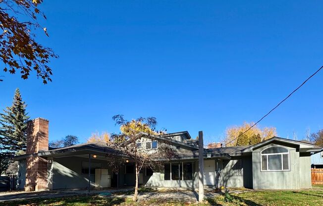 Spacious 6 Bedroom, 3 Bathroom Home Near CWU