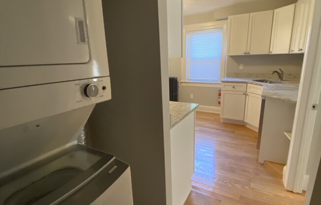 2 beds, 1 bath, $3,600, Unit A