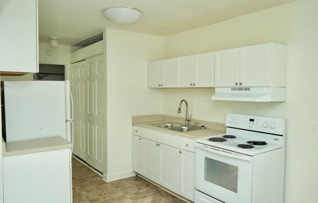 1 bed, 1 bath, $1,200, Unit Apt #13