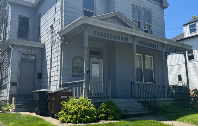 2047 Lawrence Ave