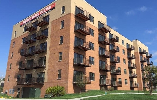 1 bed, 1 bath, 831 sqft, $1,925, Unit 604