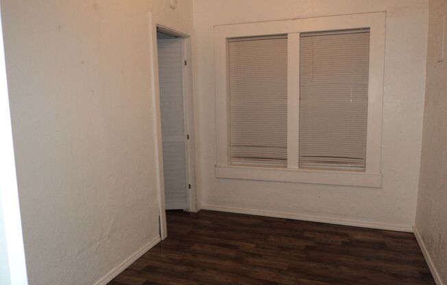 3 beds, 1 bath, $900