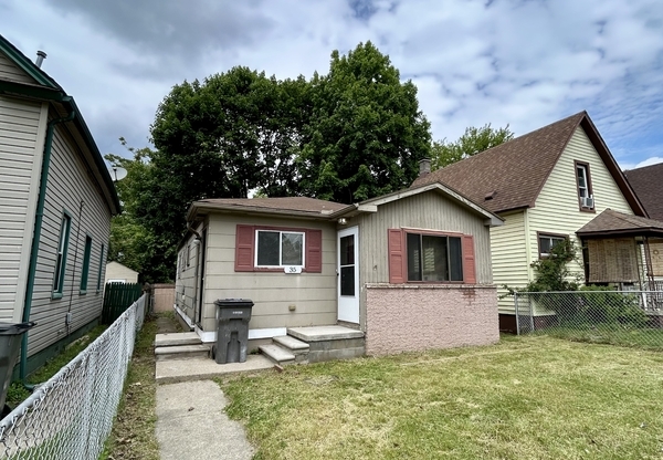 35 E CHARLOTTE AVE