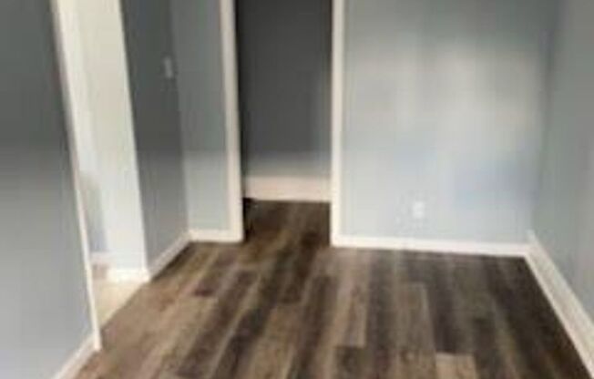 1 bed, 1 bath, 500 sqft, $1,095, Unit 1R