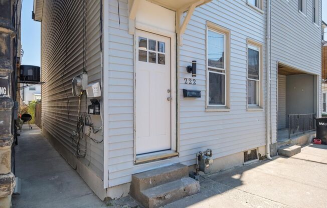 2 beds, 2 baths, $1,350, Unit 222 8th Street