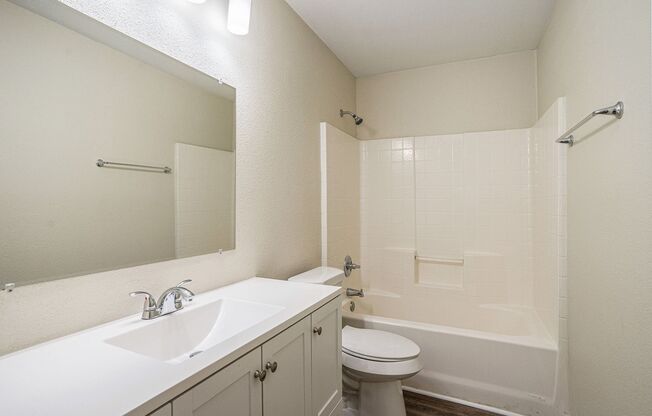 3 beds, 1 bath, $1,575, Unit Unit B