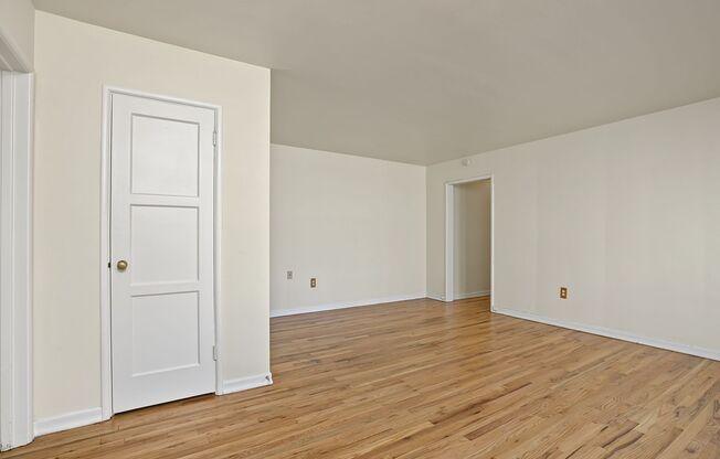 2 beds, 1 bath, 792 sqft, $1,985, Unit B408