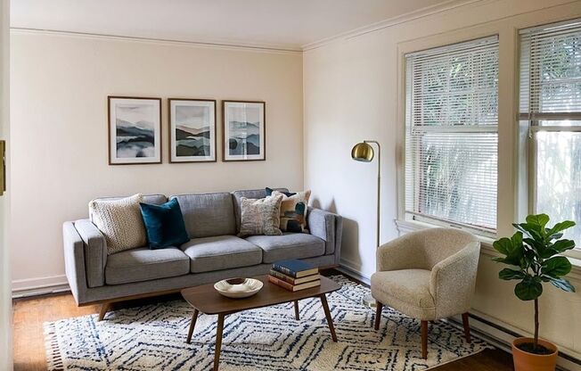 Huntington Arms - Located on the west slope of Capitol Hill