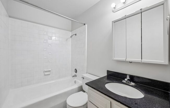 3 beds, 1.5 baths, 950 sqft, $1,385, Unit 104