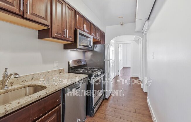 1719 W VIRGINIA AVE NE