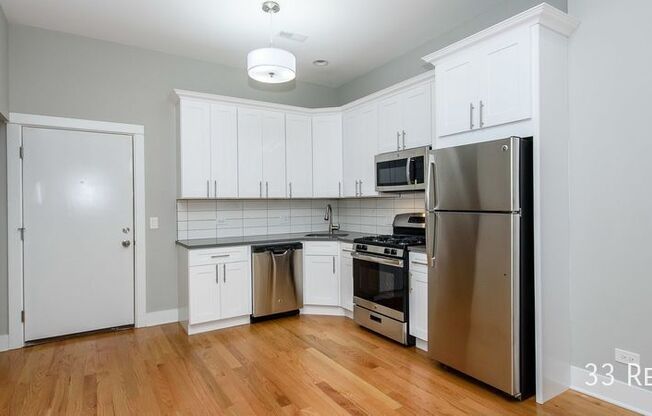 2125 W CHICAGO AVE