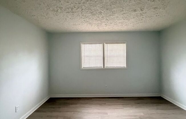 2 beds, 1 bath, $1,395, Unit 3230-06