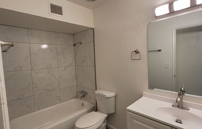 4 beds, 1.5 baths, 1,400 sqft, $2,206, Unit E01