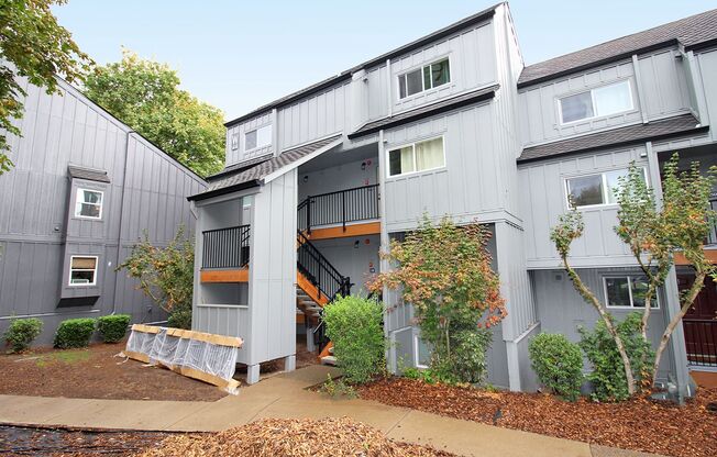 Fully Remodeled 3 Bedroom/2.5 Bathroom Lake Oswego Condo