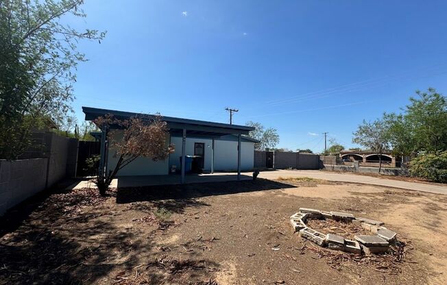 $1,400 Steal! Cozy 2-Bedroom Home in the Heart of Phoenix - Don’t Miss Out!