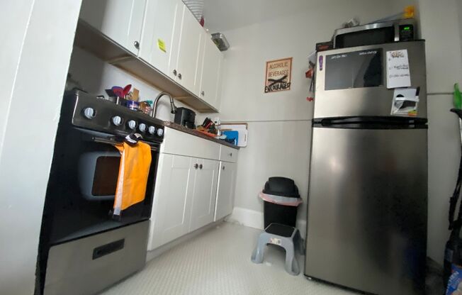 Studio, 1 bath, 300 sqft, $1,550, Unit Unit 406