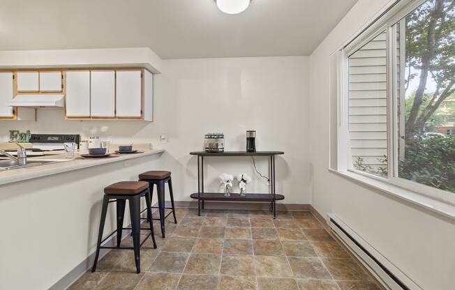 Dining Room and Breakfast Bar
