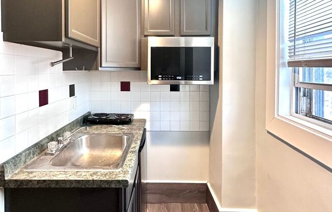 Studio, 1 bath, 215 sqft, $1,295, Unit 504