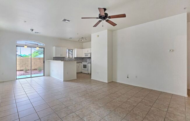 Great Townhome, Awesome Location! Gated!