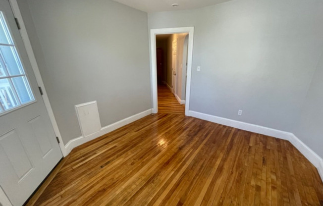 Studio, 1 bath, 400 sqft, $1,795, Unit 90 Win #09