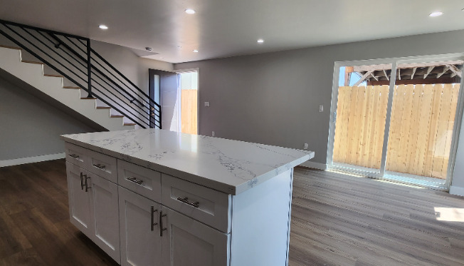 2407 REDONDO BLVD