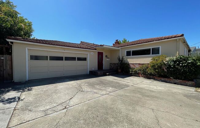 Nice and clean three bedrooms and two bathroom on a quiet cul-de-sac (Single-story house)