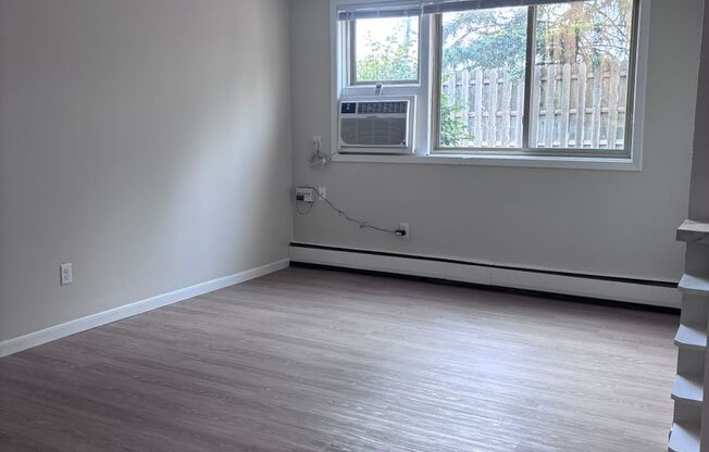 2 beds, 1 bath, 735 sqft, $1,375, Unit 5701-25