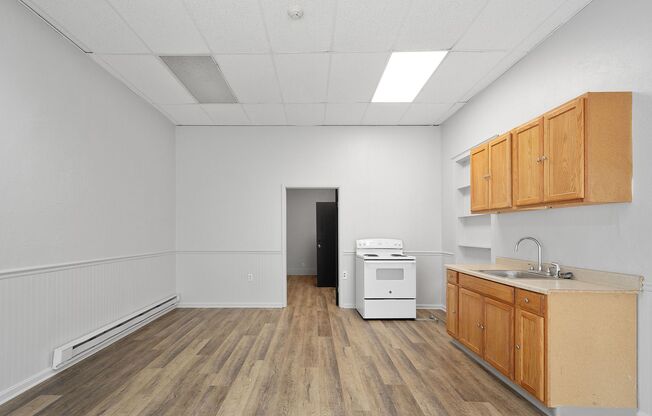 1 bed, 1 bath, 800 sqft, $649, Unit 104 S McDonald St