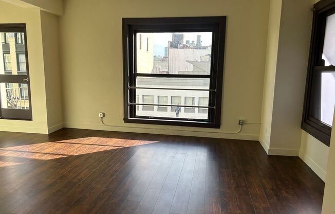 1 bed, 1 bath, 1,033 sqft, $2,936, Unit 1023-306