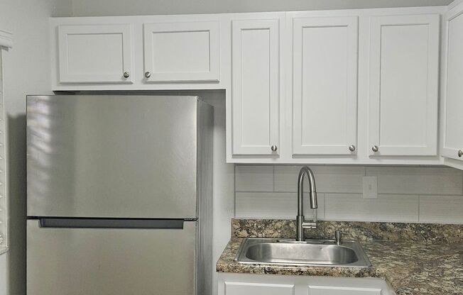 2 beds, 1 bath, 927 sqft, $1,550, Unit 80-10