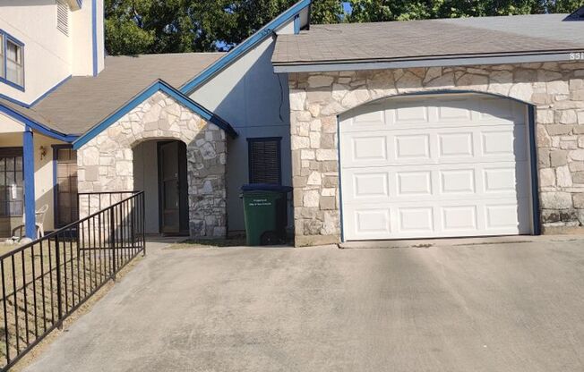 CONVENIENT TO MEDICAL CENTER AND USAA