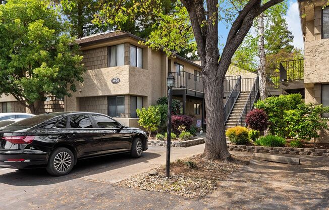 Beautiful Sawmill Commons Condo!