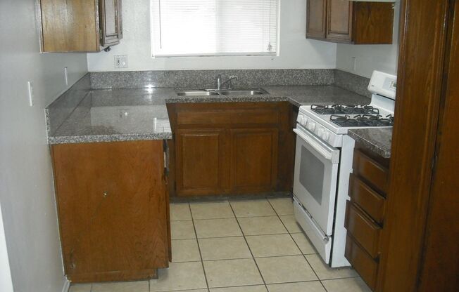 Lovely 2 bedroom Penthouse Condo with garage & pool