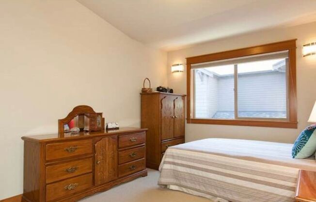 3 beds, 3.5 baths, $4,495