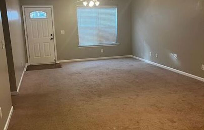 Townhome Living Made Easy: Your 2-Bed, 2-Bath Retreat is Here!