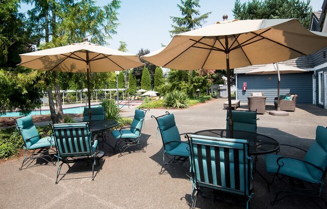 Clackamas Trails Pool Furniture & Sun Umbrellas