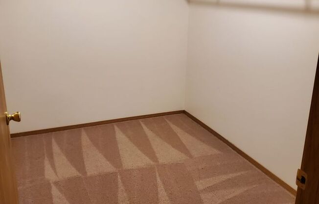 2 beds, 1 bath, 1,010 sqft, $1,269, Unit PL   4103